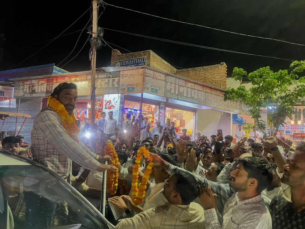 hanumanbeniwal's tweet photo. कल रात्रि में सीकर जिले के लोसल व खुड़ में स्थानीय नागरिकों व @RLPINDIAorg परिवार के सदस्यों ने स्वागत किया | https://t.co/pVFJoqVppn