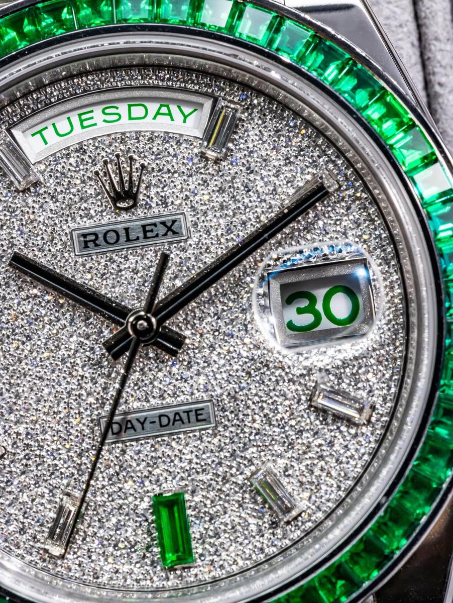 Rolex Day Date emerald &amp; diamonds