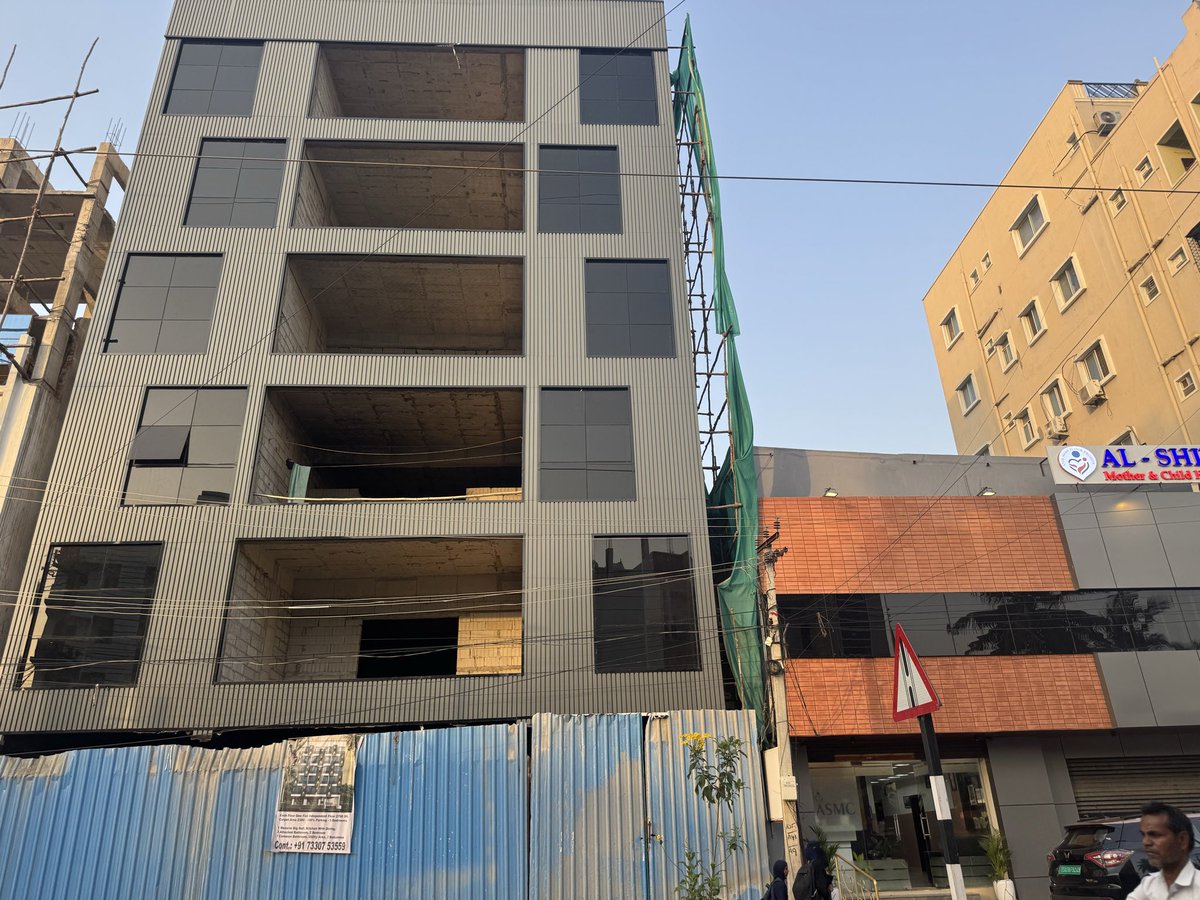 ShareefIsm74170's tweet image. 🚨 NEGLIGENCE ALERT

Collapsed wall still unattended despite 3 complaints in Bandlaguda Jagir.

⚠️ Serious danger to life.

Authorities will be responsible if anything happens.

Act NOW.

📞 9959009484

#Hyderabad #GHMC