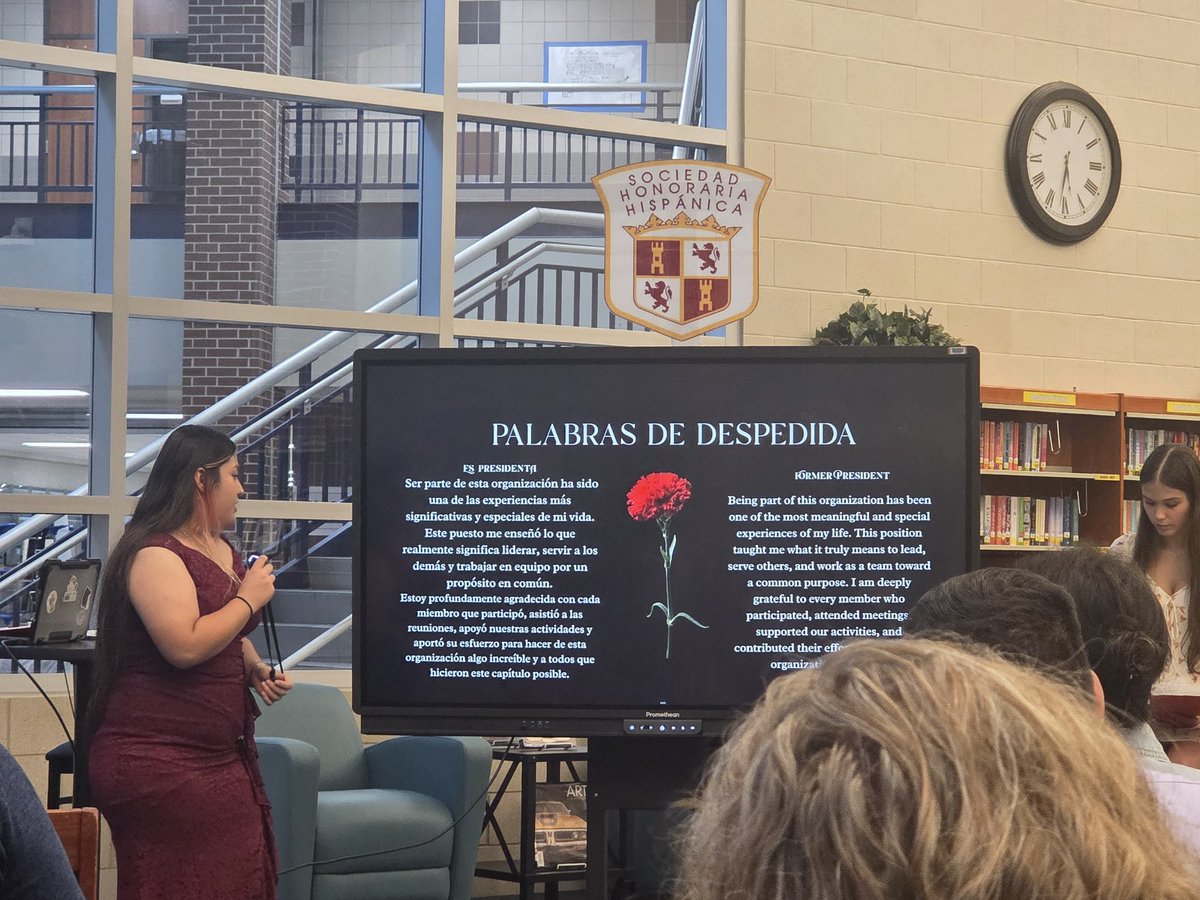 Maclle's tweet image. Eight new Cougars inducted into the Hispanic National Honor Society!! 👭👫 Motto: All Together For One Goal!!  #CreatingASenseofBelonging @cycreekhs #ProudPrincipal