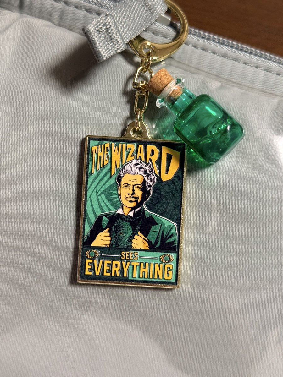 oziegirldiaries's tweet image. これがこうなる🧪ウィキッドグッズ💚
せっかくwizard of ozがあるので作ってみました！
#wicked