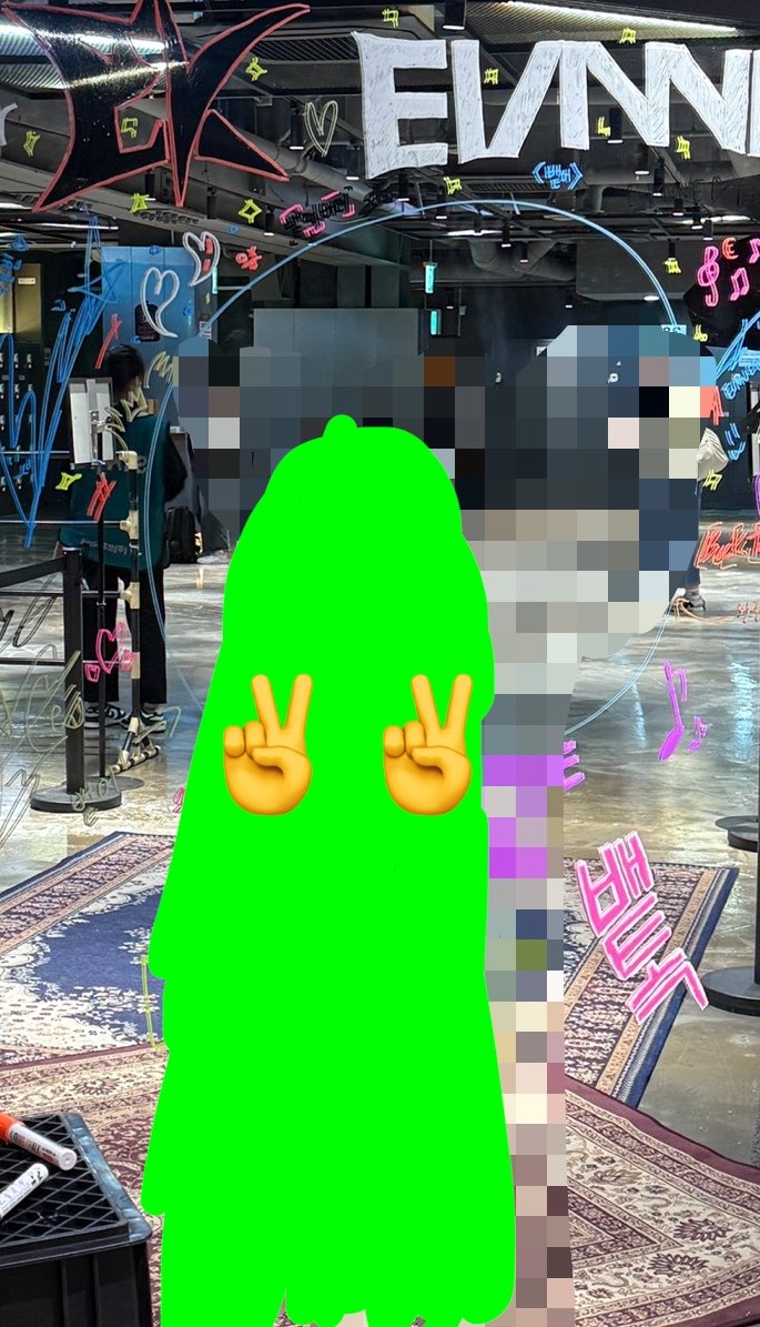 저 갔어요
무대장인 이븐 쇼케이스 갔어요
은발머리 조각미남 걔 실물영접 했어요
너무 잘하고 이쁜이 이븐이에요
행복한 나 됐어요
#EVNNE #이븐 #쇼케이스_왔다고_뱉어