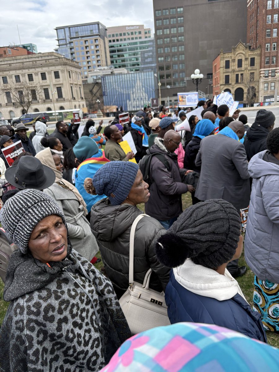 CANADA 🇨🇦: Les Banyamulenge du Canada et les Tutsis du Nord-Kivu, ainsi que leurs amis, ont organisé aujourd'hui, le 21 avril, une marche pacifique pour dénoncer le génocide perpétré contre eux à Minembwe et les attaques quotidiennes de Sukhoi-25 qui continuent de cibler les