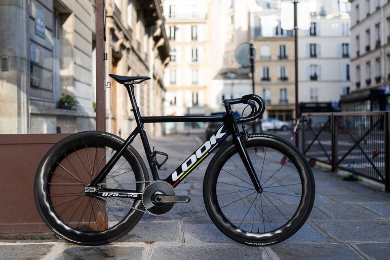 secretshopee's tweet photo. WTS Look 875 Madison RS frameset
size XS, 50cm square 👍🏻
like new ✨ low km. no dent, scratch, chip, whatever
beli dari baru, tangan pertama
include seatpost &amp; barset Look brand new
20.000k negz

📍Bintaro
0856 7072 582
#fnfjb https://t.co/3PwaCMR33u