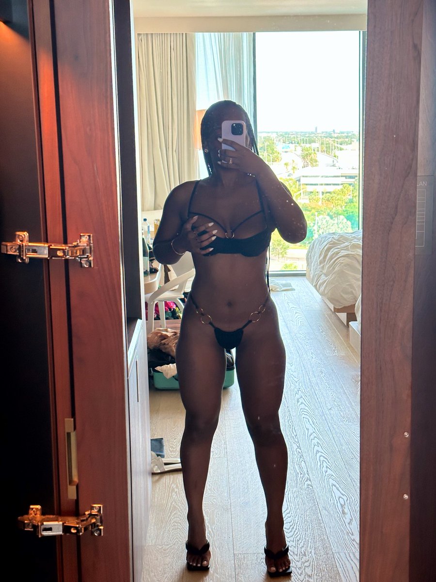 dosesofdess's tweet photo. I miss being skinny and toned https://t.co/mkOwIPsSH0