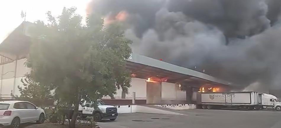 Casualmente…. se acaban de convertir en cenizas  los archivos del desfalco de 20 mil millones de pesos en Segalmex.

Sí, Ignacio Ovalle ya va a poder dormir tranquilo por el resto de sus días, lleno de lana y una vida apacible, porque se acaban de incendiar las oficinas