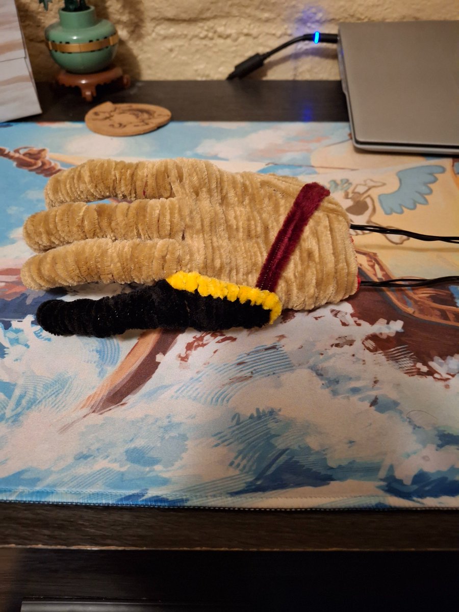 Squidzilz1's tweet photo. Life size Chip part 2: left grip
Built skeleton up for the fun of it and so he can shed like canon
#jrwifanart #pipecleaners #jrwi https://t.co/cR1tqqjdeh