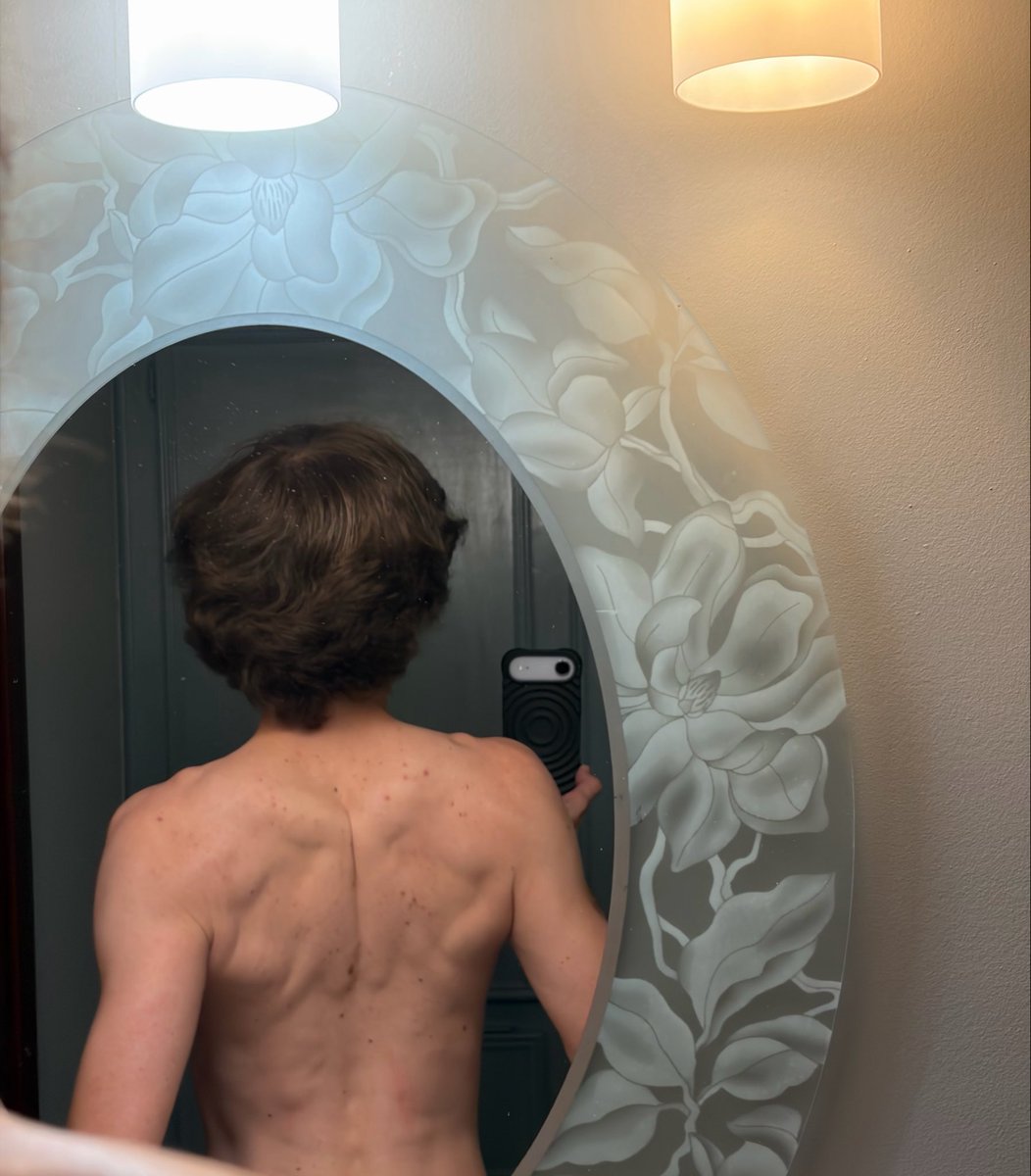 F1LTHYFLEET's tweet image. Chat make sure you workout tonight before you sleep. If I can do it so can you. Check out the back gains!  🤠🤞#Thegrinddontstop #FitnessForLife #Fit 
Motivation: @fousey @stevewilldoit @ShaneStoffer
