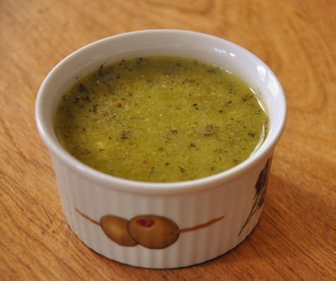 Living_Lou's tweet image. Add this salad dressing recipe to your repertoire - comes together quickly with garlic, basil, Parmesan, olive oil + vinegar. DELICIOUS!

RECIPE: buff.ly/3NpBffg! 
#salad #recipe