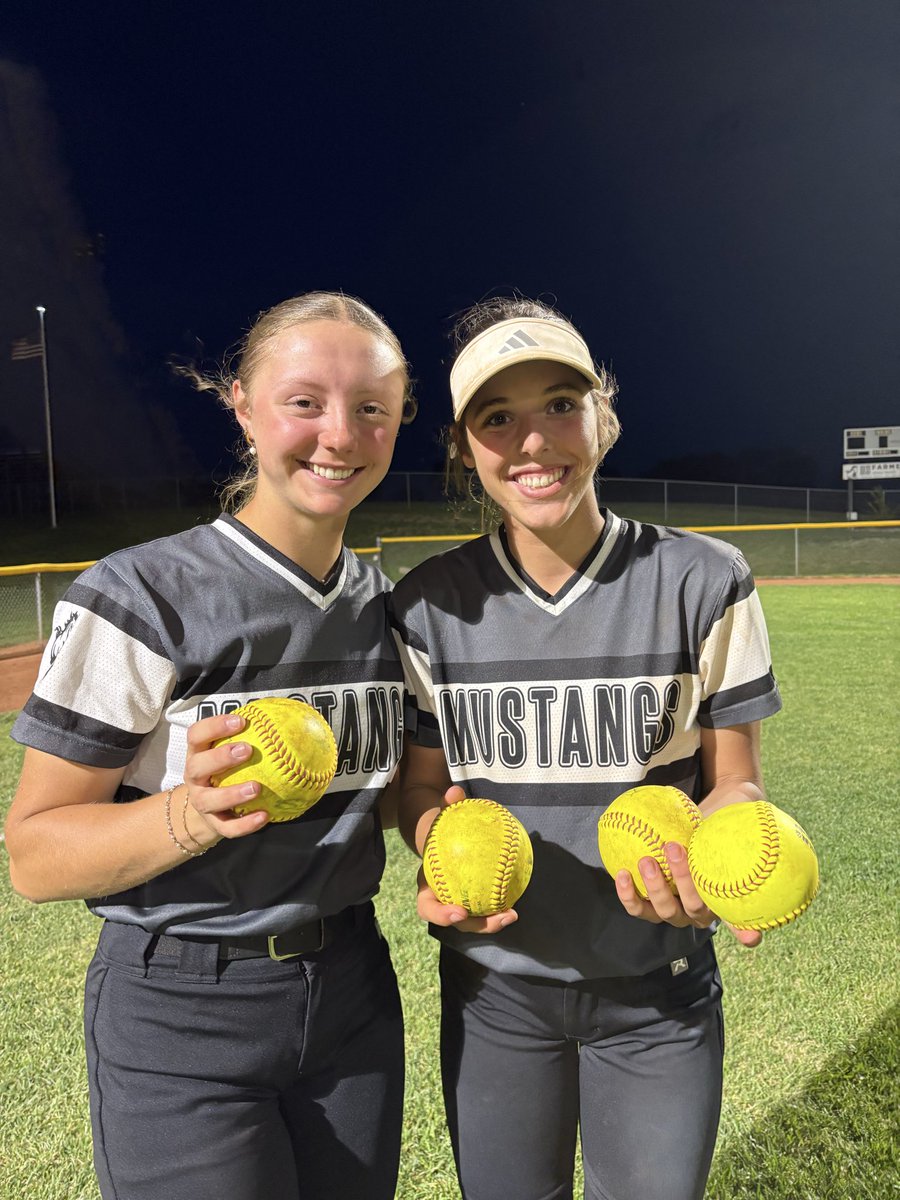 Mustang_SB's tweet photo. Split tonight with a gritty Newton team.   12-5 &amp; 13-9 win. Our #4 💣💣💣including a grand slam. #1 with the game two win &amp; 💣  Time for us to be more fieRCe. #team30🥎🤍🖤🐘
@KansasPregame @scoresinkansas https://t.co/K5kn8SAxn2