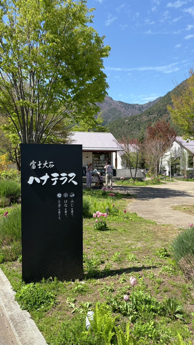corecarra's tweet photo. 先日、山梨県のハナテラスへ行ってきました！
きれいなお花が咲いていてゆったりとした休日を過ごすことができました！🌷
みなさんもぜひ行ってみてください！

#コレCARラ 
#中古車リース
#企業公式相互フォロー 
#企業公式春のフォロー祭り https://t.co/MX2IOlZK3N