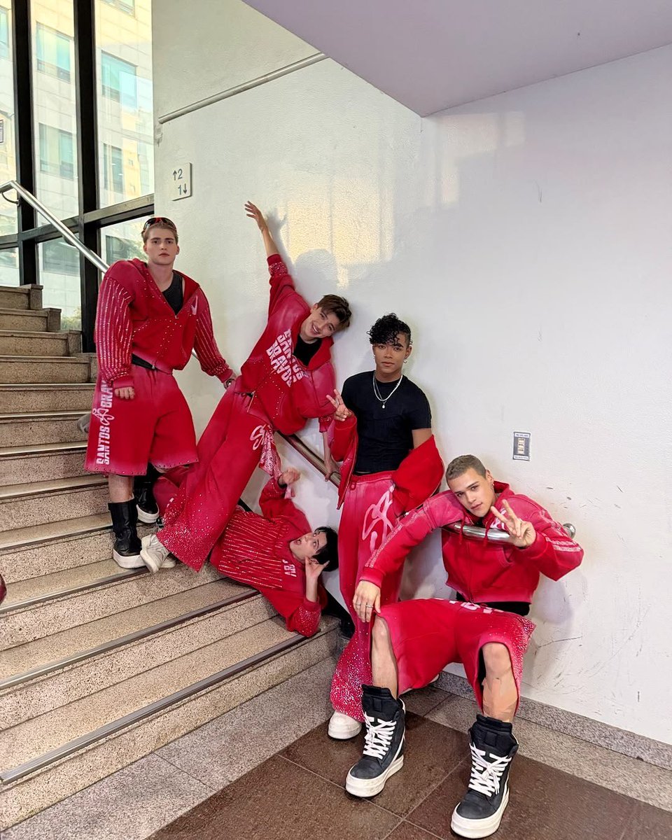 bell ⋆˚𝜗𝜚˚⋆ tweet media