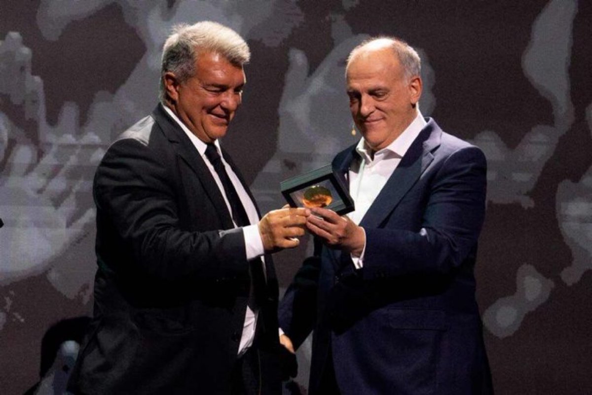 🚨BOMBAZO:

El Fútbol Club Barcelona le dio un crédito millonario a Javier Tebas para pagarle las deudas.

(<a href="/elespanolcom/">EL ESPAÑOL</a>)