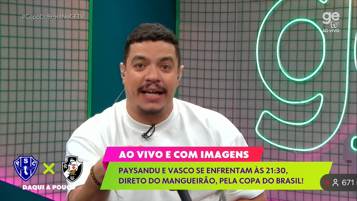 A pior narração de TV que eu já vi em toda minha vida, e acompanho futebol com lucidez há 26 anos. 

O cara não apenas narrou torcendo pro Vasco, que foi o de menos… O cara é simplesmente horrível e forçado, PQP! 

Tantos talentos pedindo oportunidade e ver isso é foda.