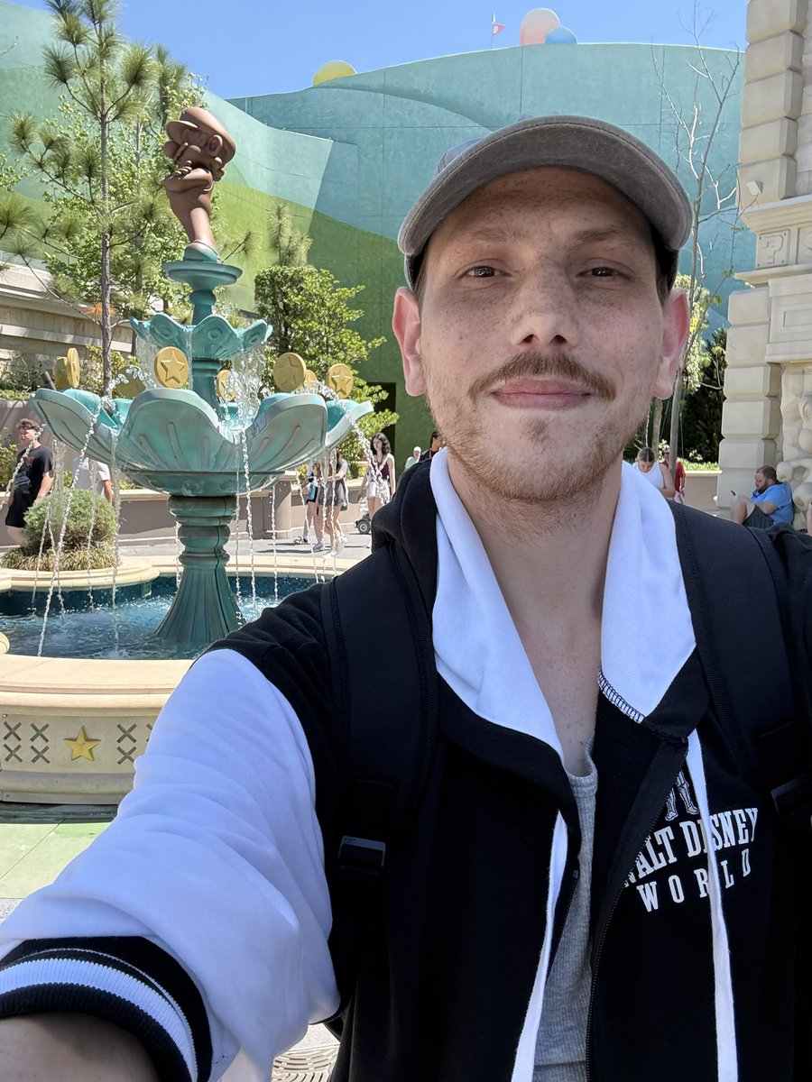 Smoking King tweet media