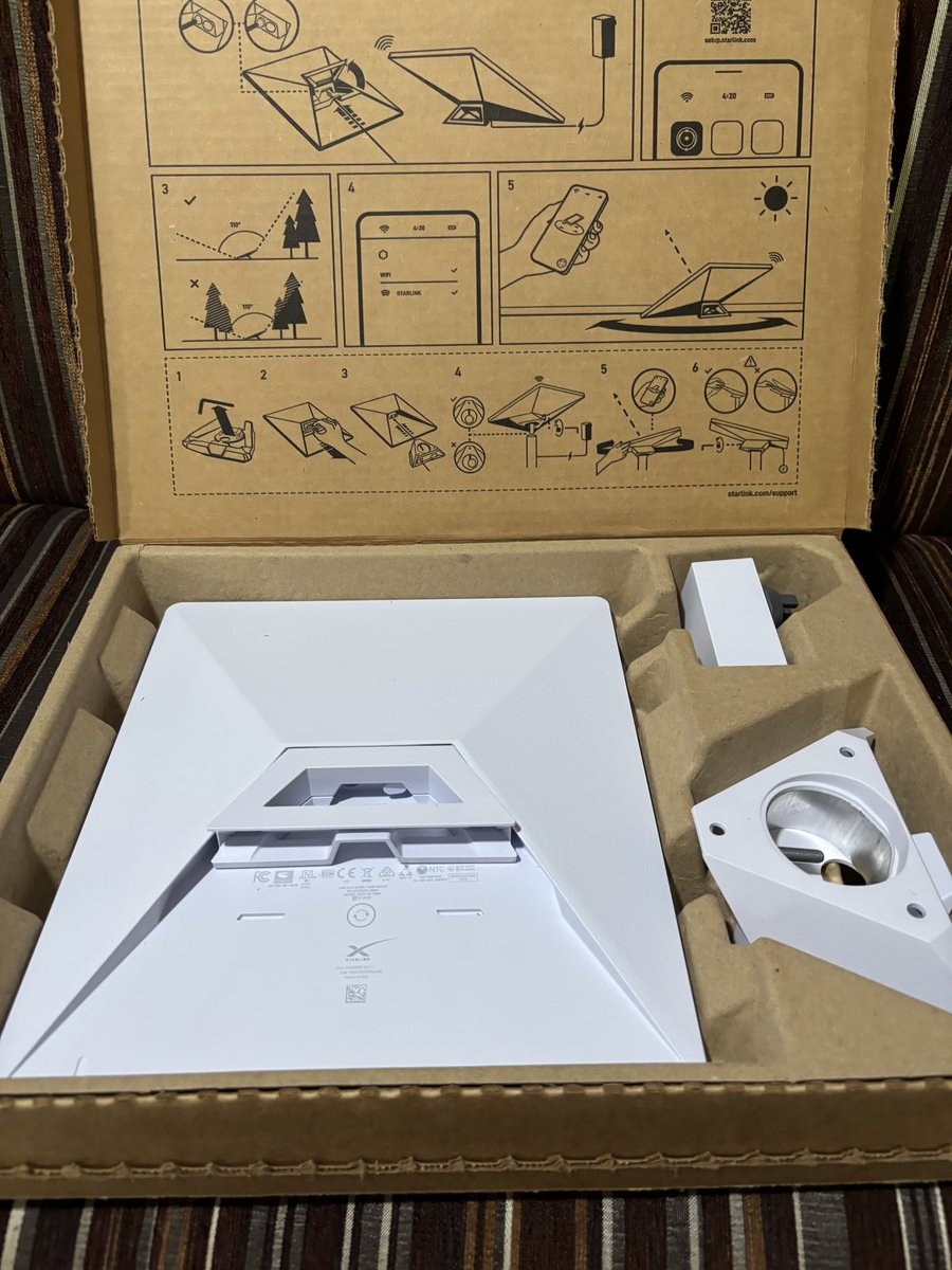 usbakon's tweet photo. @WhyTeeEn @Starlink Of course.

It comes with the Starlink Mini dish, an extra back piece if you want to mount it to a pipe, a power cable, and a power brick. That’s it.

It doesn’t come with a separate WiFi router like the Starlink Standard. The Mini dish has a built-in WiFi router. https://t.co/Be70LLvBye