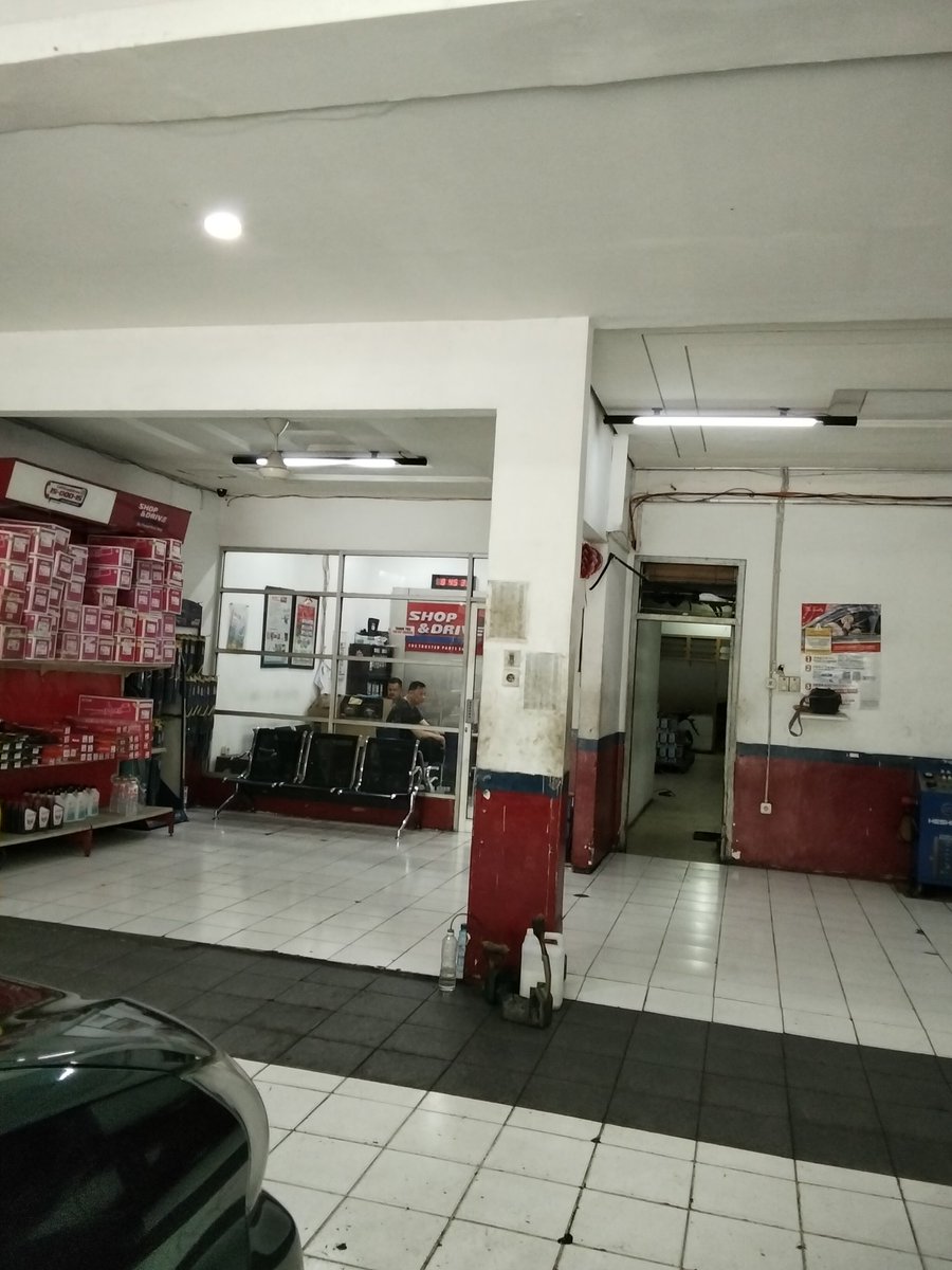 Mr_Enjoy_Aja's tweet image. This #Wednesday goes to @shopanddrive Nginden for #checking cars #battery 🙂
#Surabaya #Jakarta #Semarang #Bali #Lombok #Medan #Indonesia