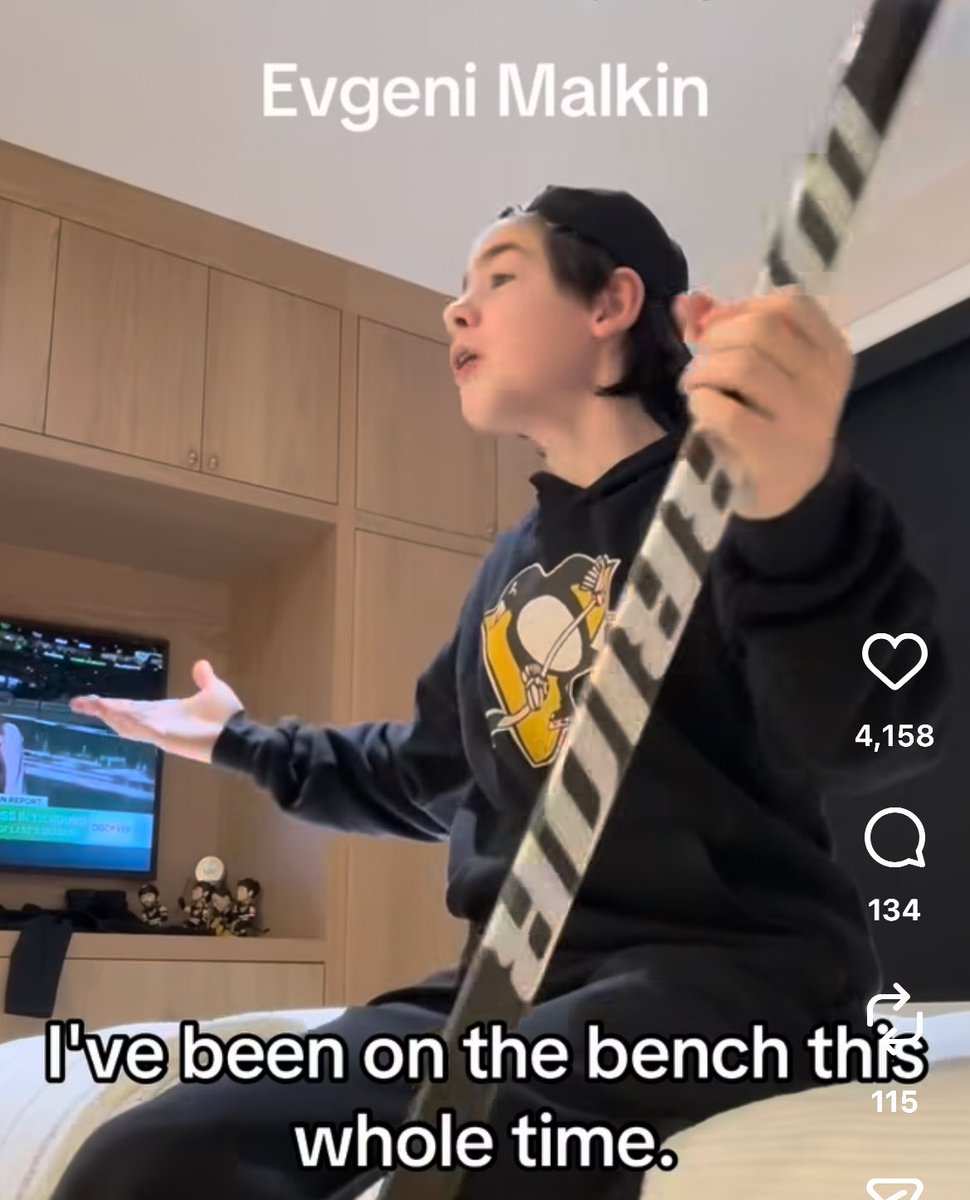 kendallhosseini's tweet photo. this severely undersells how funny the video is what do you mean tanger’s son played the refs with their eyes closed and geno getting a bogus call imfskfjkddk https://t.co/y9Lpr4L9tu