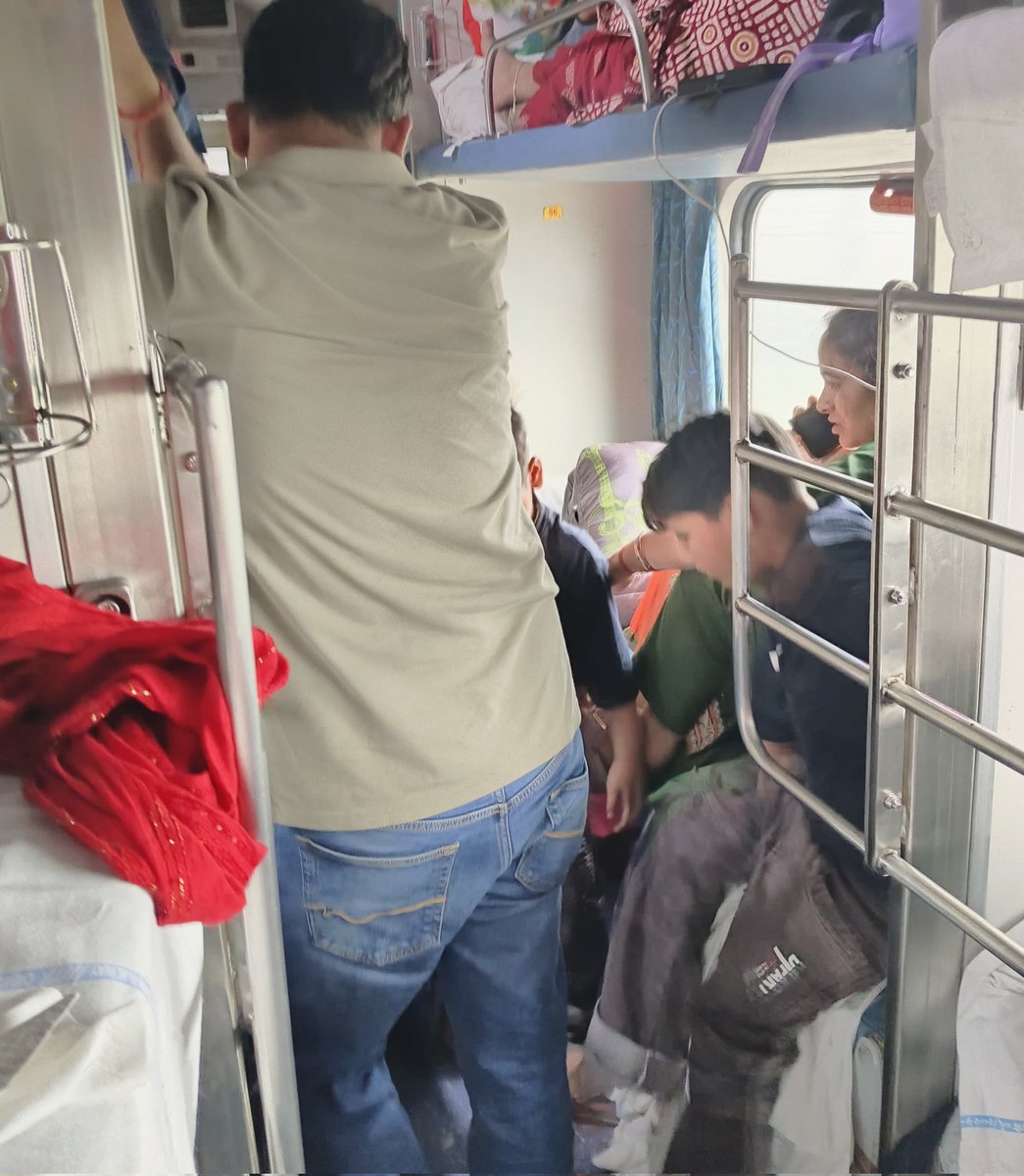 ervikasroy's tweet photo. @drmhowrah train no 13052 is worst trying to connect complain number but no answer and train is over crowded https://t.co/y0jnebYot4