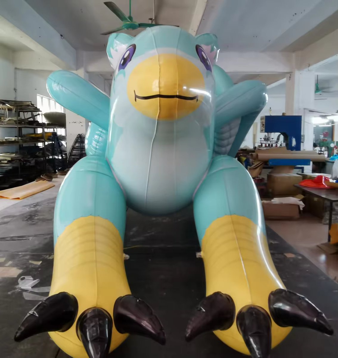 BeiLeInflatabl1's tweet image. The new blue inflatable griffin is so cute.#inflatable #newproduct 
#animal #blue #Griffin