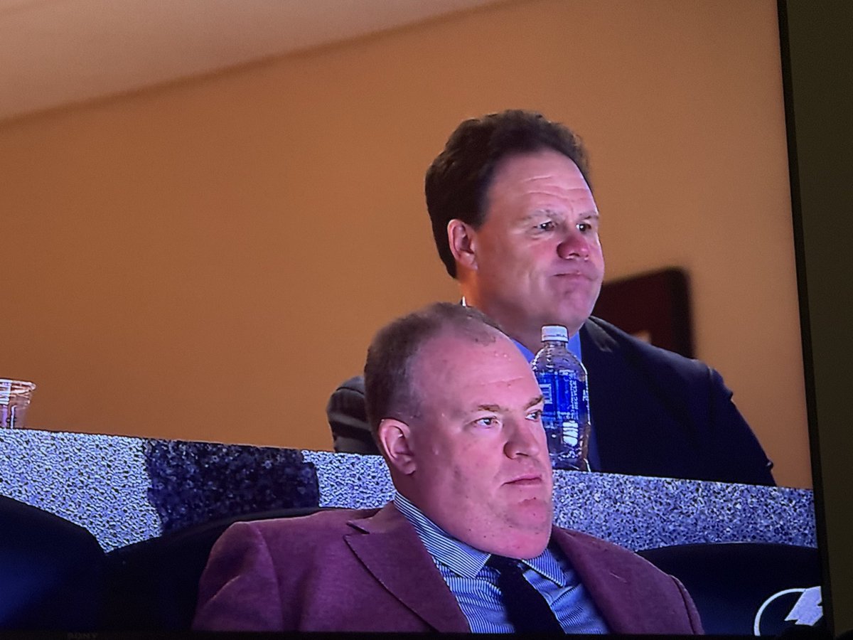 joel_jackson96's tweet photo. @heatdaddy69420 That's how you tuck a chin https://t.co/9xbupfIbup
