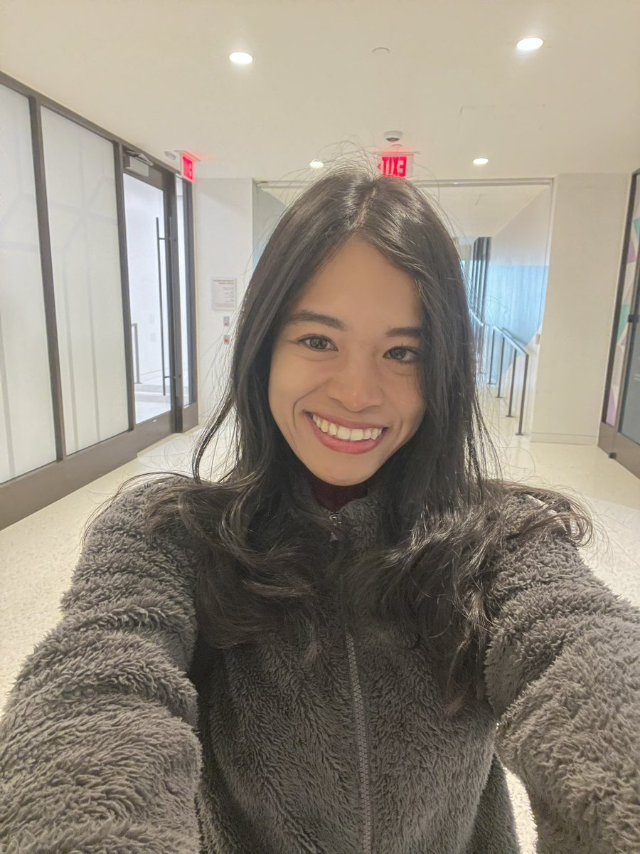 Almira 🐖 tweet media