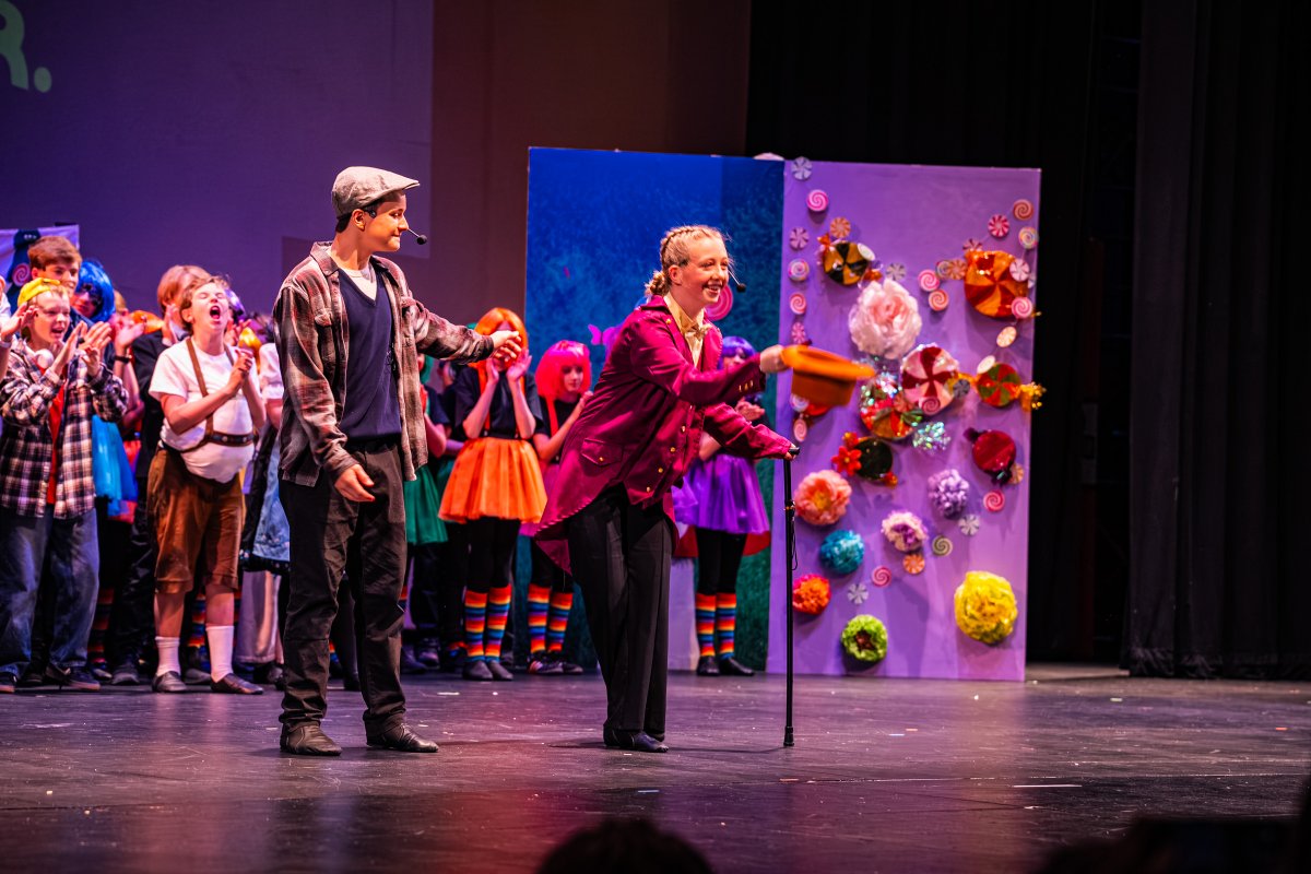 ErieMiddle's tweet photo. We are still celebrating our great weekend of Willy Wonka performances. EMS students are SO talented. Such a fantastic show...and even audience members had a chance to get a golden ticket! #StVrainAdvantage @SVVSDsupt @DPerfettiDeany https://t.co/fHxuCYyznB