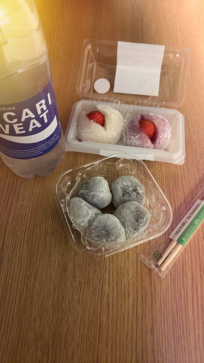 A55CLAPPER9000's tweet photo. I recently ran out of mochi and now I miss the days I had mochi… https://t.co/6Atl7lHJel
