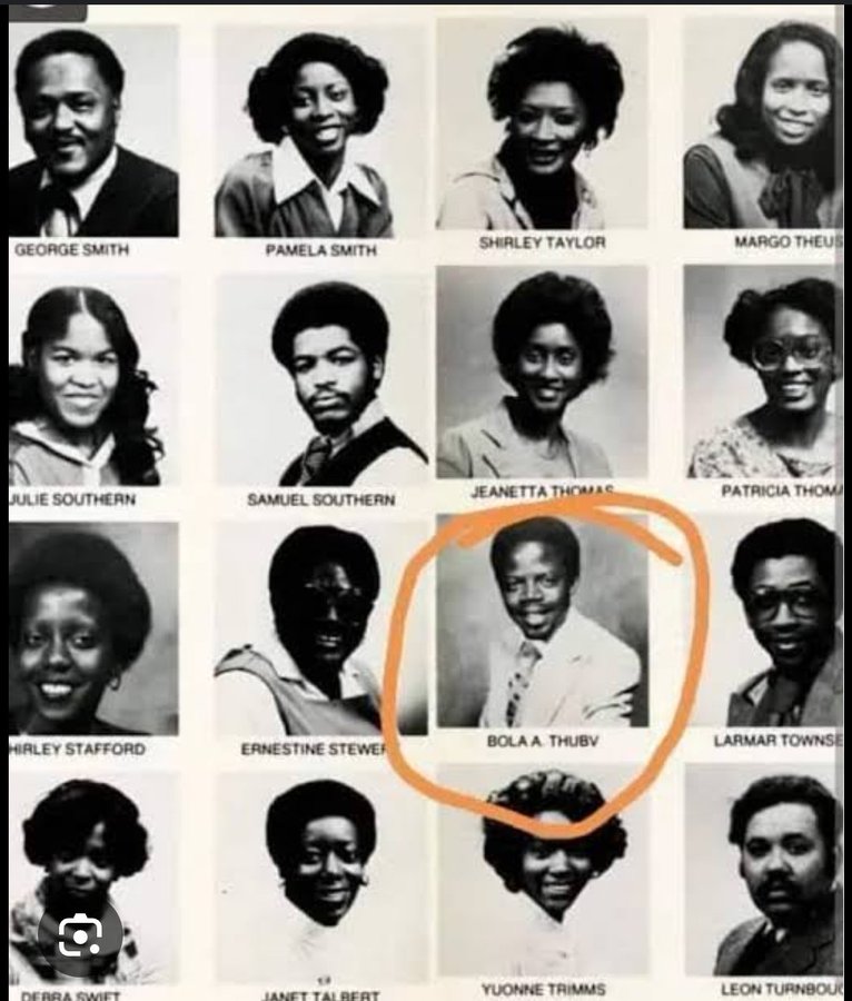 Someone this👇 to <a href="/_dinomelaye/">Senator Dino Melaye. (SDM)</a>, he's forming blind.😂