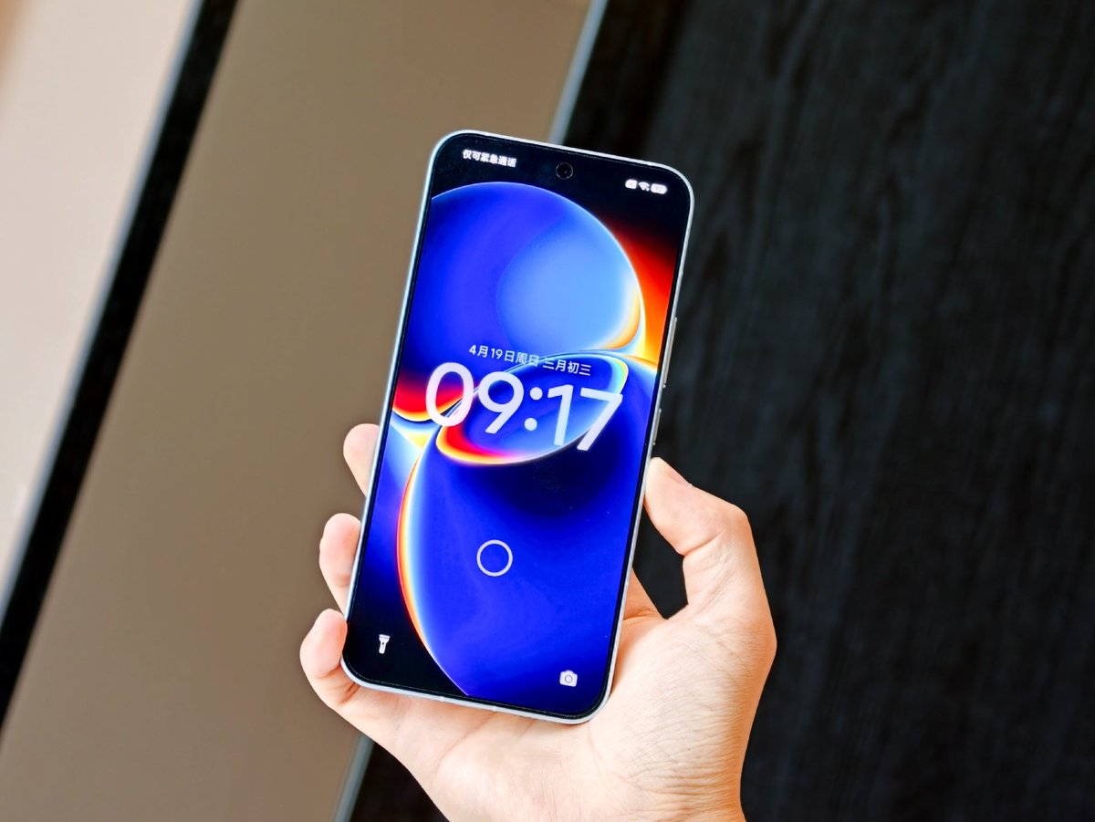 ayansonunigam's tweet image. 🚨 Hands-on with the REDMI K90 Max

Featuring the Dimensity 9500 processor, the industry's largest active cooling fan, and the D2 discrete graphics chip, it boasts not only a native 165Hz refresh rate but also unparalleled hardware-level AI overclocking.

#REDMI #REDMIK90Max