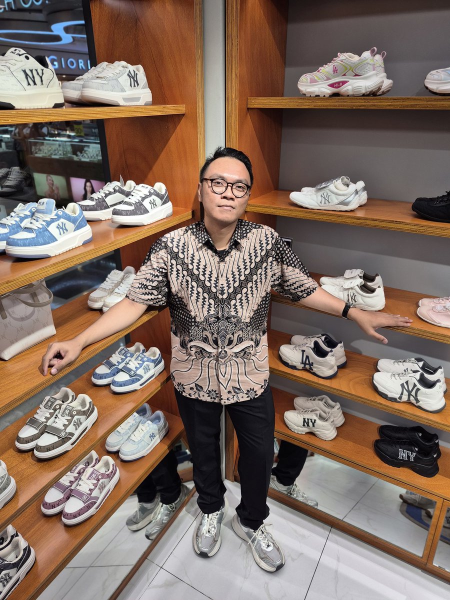 orekorek333's tweet image. Bakal kangen sih foto lagi disudut ini....
#batik 
#kartiniday