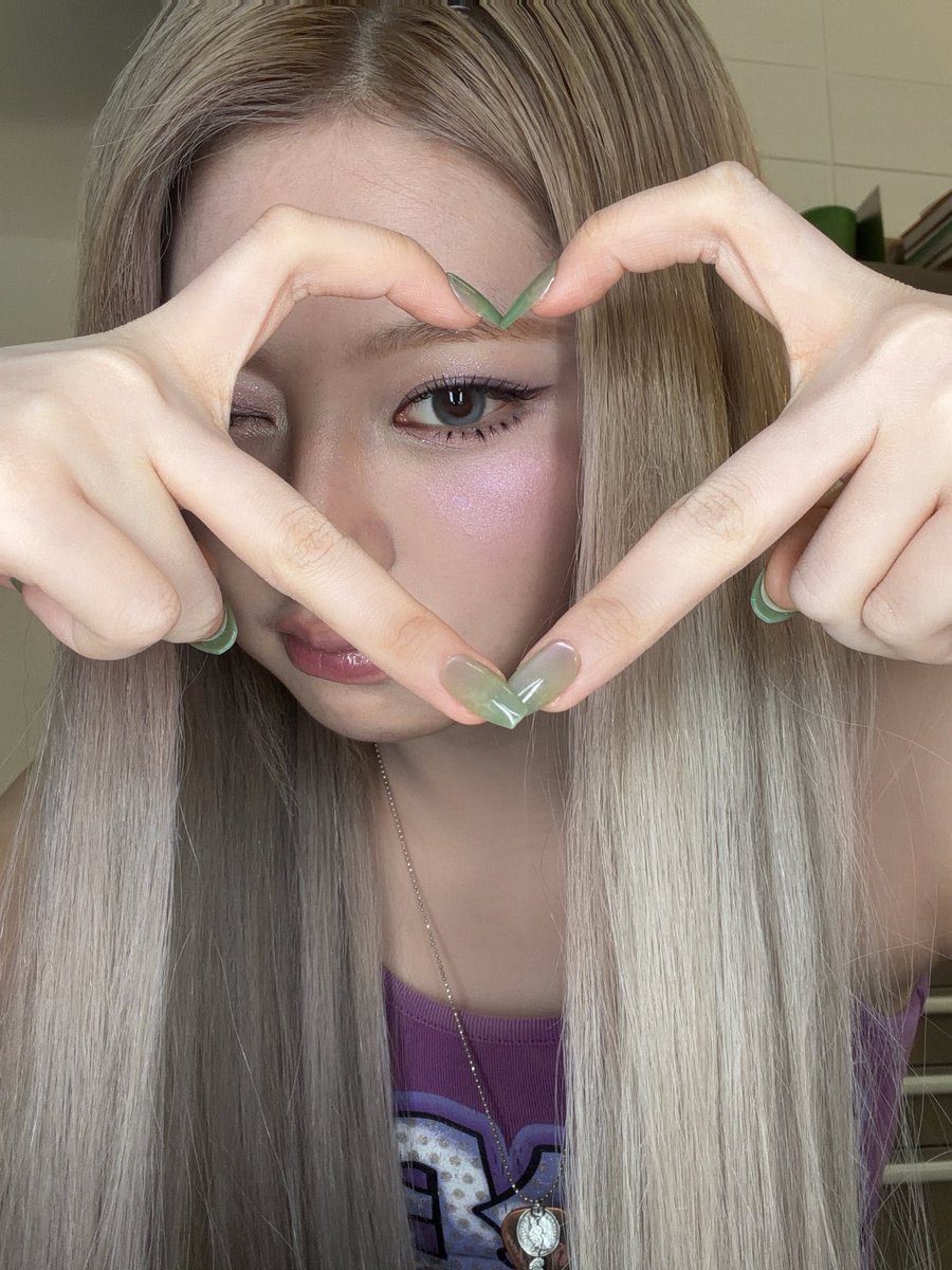 Nyaum the bnuuy! tweet media