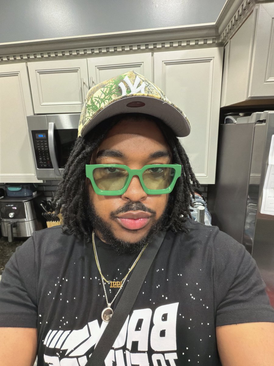 StevieDerrick_'s tweet photo. How I look — How I talk https://t.co/qSTrheXQep