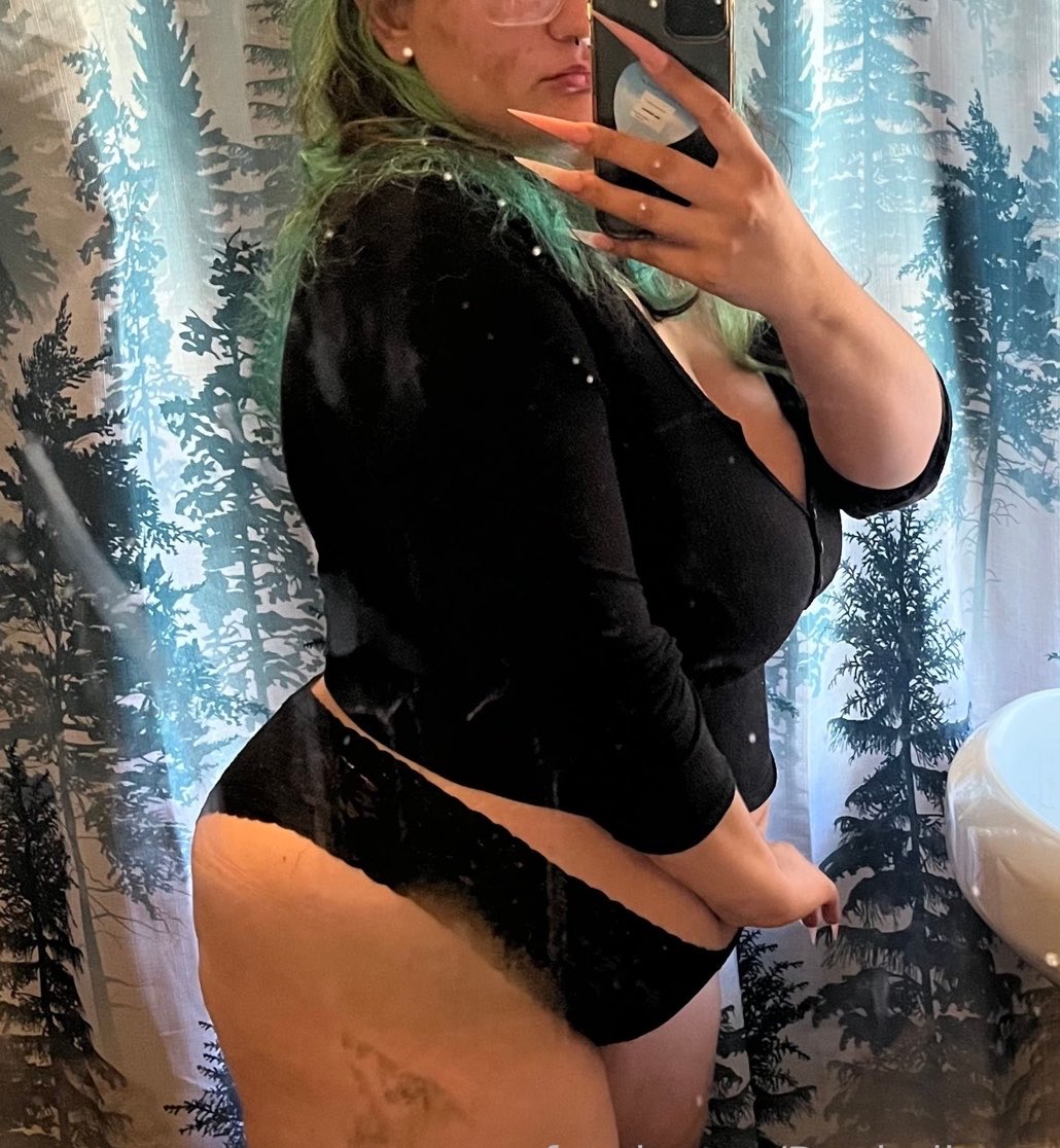 footforthots's tweet photo. Just a lil sum for my slaves💋 #findom #fincuck #booty #panties #bbw #footfetısh #feetworshi̇p #goddess #bigbooty #natural https://t.co/GuWjhRpE3F