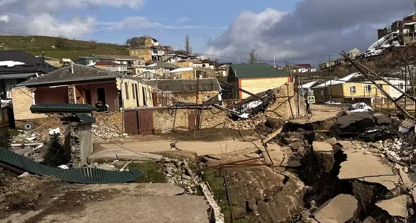 CaucasianKnotEn's tweet image. A state of #emergency has been declared in the Dakhadayevsky District of #Dagestan due to landslides. The villages of Urkarakh, Kubachi, and Kalkni were hit the hardest. Villagers described the problems they faced due to landslides and rock falls. 

More: eng.kavkaz-uzel.eu/articles/74625