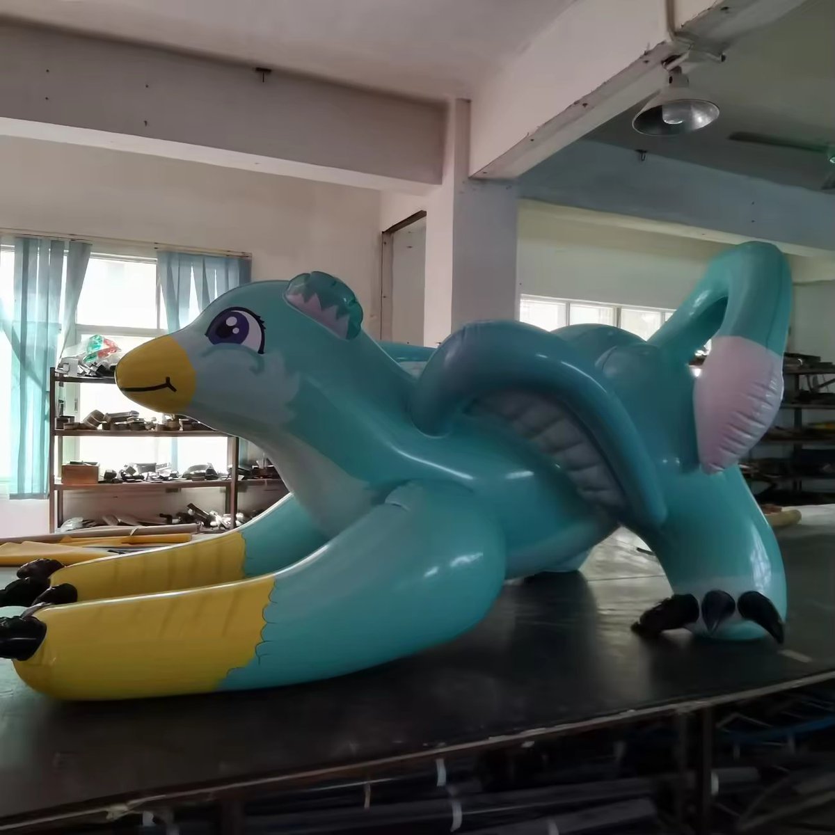 BeiLeInflatabl1's tweet image. The new inflatable griffin is so cute.#inflatable #newproduct 
#animal #blue  ＃brown  #Griffin