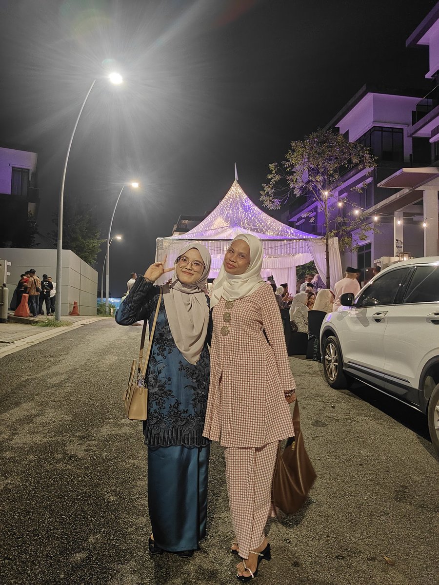 HassanMasita's tweet image. Jln2 raya last weekend dgn accountant malam2 ni nampak 000++ jer yg lekat #lebaran #jodohlebaran #kiss #mywayofliving #partimer