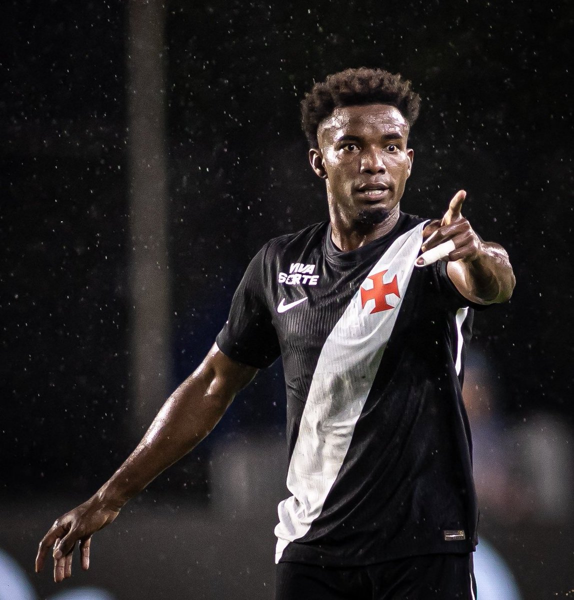 A discussão entre Thiago Mendes e Pumita é fundamental.

Um grupo com mentalidade vencedora tem que haver cobrança interna. Ninguém pode se acomodar com o baixo desempenho.

Coisa normal do futebol e que já está resolvido. 

Ganha o Vasco! 💢

📸: Matheus Lima | Vasco