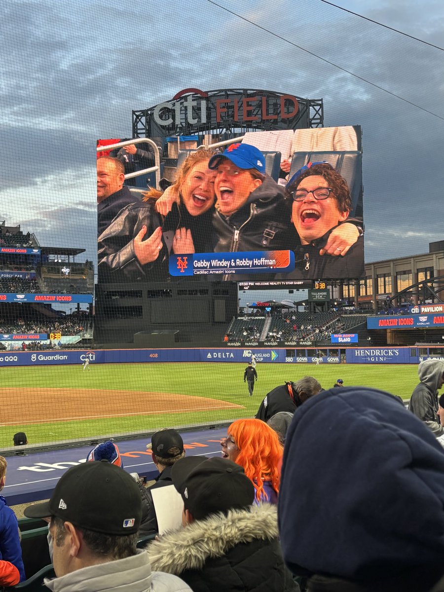 miss met tweet media