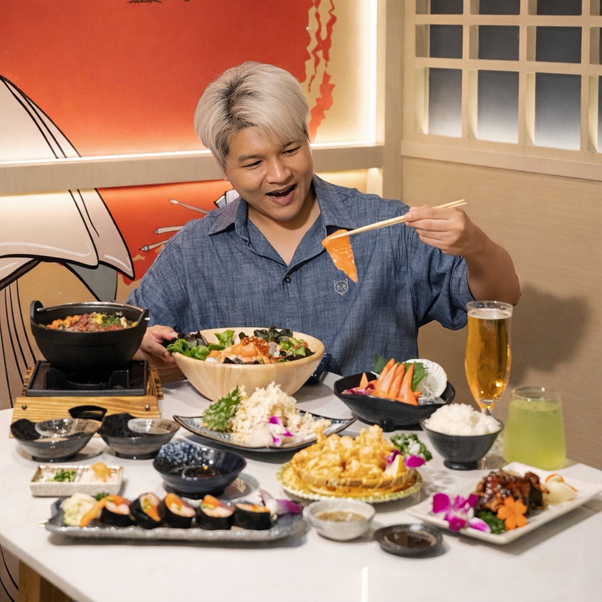CafeStoryTH's tweet photo. 📍 Shizen Machi ⛩️🇯🇵🍣 นนทบุรี • สวนป่าไผ่สไตล์ญี่ปุ่นกับเมนูอร่อยใหม่ที่ตรงปกไม่จกตา!

วาร์ปไปเกียวโตแบบไม่ต้องบิน! ขอชวนทุกคนมาให้รางวัลตัวเองด้วยอาหารญี่ปุ่นระดับพรีเมียมย่านนนทบุรี-นครอินทร์ ท่ามกลางบรรยากาศแสนร่มรื่นของสวนสไตล์เซนสุดชิลล์ บอกเลยว่าอิ่มคุ้มคุณภาพเน้นๆ ทุกเสิร์ฟเชียวล่ะ 

✨️ พอรู้ว่าเขามีเมนูใหม่สุดพิเศษก็อดใจไม่ไหวจนต้องรีบสตาร์ทรถมาลองแบบด่วนๆ ความอร่อยจึ้งที่อยากบอกต่อก็มีตามนี้เลย ~ 

🍣 Pacific Umi Roll โรลมหาสมุทรที่อัดแน่นด้วยทูน่าอากามิ แซลมอน ฮามาจิ และอโวคาโดที่ม้วนกับสาหร่ายให้ฟินแบบเต็มชิ้นเต็มคำ

🍣 Unagi Fujisan Maki คนรักปลาไหลต้องกรี๊ด เพราะนี่คือข้าวห่อสาหร่ายไส้ปลาไหล ฟูจิซังที่จัดมาแบบล้นๆ ให้ฟินตะโกนไม่มีกั๊ก 

🦀 Alaska Kani Tempura สายของทอดต้องลองปูอัดอลาสก้าเทมปุระที่ทอดสีเหลืองทองน่าหม่ำ กรอบนอก นุ่มแน่น เอ็นจอยเพลินสุดๆ

🦀 Kani Kama Sashimi เสิร์ฟสวยๆ มาพร้อมปูอัดซาชิมิที่เนื้อนุ่มแน่นกำลังดี เป็นเมนูที่อร่อยง่ายจนอยากเบิ้ลเพิ่มเลยล่ะ

🦑 Ika Karaage ปลาหมึกทอดคาราอาเกะกรุบกรอบ นุ่มหนึบกำลังดี พร้อมน้ำจิ้มซีฟู้ดรสแซ่บที่ทานคู่กันแล้วลงตัวเว่อร์ๆ

🐮 Wagyu Nabe นาเบะเนื้อสันคอญี่ปุ่นสายพันธุ์ Kuroge Wagyu สไลด์มาชิ้นหนากำลังดีถึง 100 กรัม พร้อมสารพัดผักและเส้นคุซึคิริในน้ำซุปรสกลมกล่อมแบบจัดเต็ม

🍰 พิเศษ! แวะมาอิ่มอร่อยแล้วเช็คอินลงโซเชียล ก็เลือกรับ เค้กไข่ญี่ปุ่นเนื้อนุ่มเด้ง หรือ Homemade Yuzu Sherbet ไปฟินตบท้ายมื้ออร่อยได้เลย 1 เสิร์ฟ 🍧

🍻 เอาใจสายชิลล์และสายปาร์ตี้กับเก๊กฮวยมีฟองเย็นๆ พร้อมโปรฯ ซื้อ 2 แก้ว ฟรี 1 แก้ว!!!

✨️ ที่นี่มีบริการห้อง VIP หลากหลายขนาด เหมาะสำหรับปาร์ตี้หรือจัดเลี้ยงโอกาสพิเศษต่างๆ และยังมีโซน Omakase แบบครบๆ อีกด้วย

👺 เพลินพุงกับเมนูอร่อยแล้วก็อย่าลืมแวะเดินเล่นถ่ายรูปสวยๆ กันนะ เพราะเขาขึ้นชื่อเรื่องมุมสวยขึ้นกล้องมากจริงๆ ตั้งแต่ซุ้มประตูญี่ปุ่นตรงทางเข้าร้าน ที่มีตุ๊กตาดารุมะสีแดงตัวโตๆ ทั้งยังมีป่าไผ่สีเขียวสบายตา สะพานไม้สีแดง และบ่อปลาคาร์ฟขนาดใหญ่ บอกเลยว่าบรรยากาศฮีลใจสุดๆ จนอยากให้รีบตามมากันเลยจริงๆ รีบตามมากันด่วนๆ เลยนะทุกคน 😋🇯🇵

🗺 พิกัด: ถ.นครอินทร์ ต.บางขนุน อ.บางกรวย จ.นนทบุรี
🕙 วันทุกวัน 11:30-14:00 และ 16:00-21:30 น.