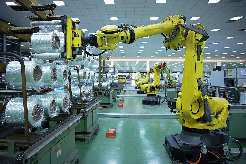 XisMoments's tweet photo. China's industrial sector accounts for nearly 40% of overall economic growth in Q1 2026, with value-added output from enterprises above designated size rising 6.1% YoY. #ChinaEconomy #ChinaData https://t.co/mdsL0hOL8l
