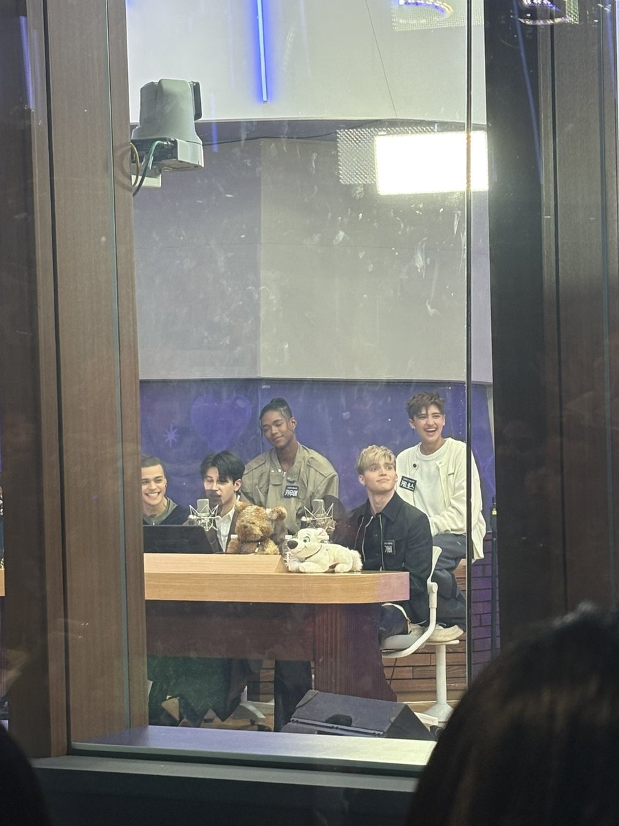 santiˢᵗᵇᵛ tweet media