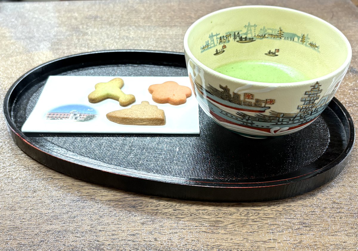 kure_ochaya's tweet photo. リニューアル記念で「大和のふるさとセット」を #数量限定 で販売！#洋菓子工房MANZO さんのクッキーは、抹茶、ココア、プレーンの三種類で、飲み物は抹茶と煎茶から選んでいただけます。#れんがどおり にお越しの際は、ぜひお立ち寄りください #春華園 #呉 #お茶屋 #瑞鳳 #瑞雲  #戦艦大和 https://t.co/s6rzkjPKDG