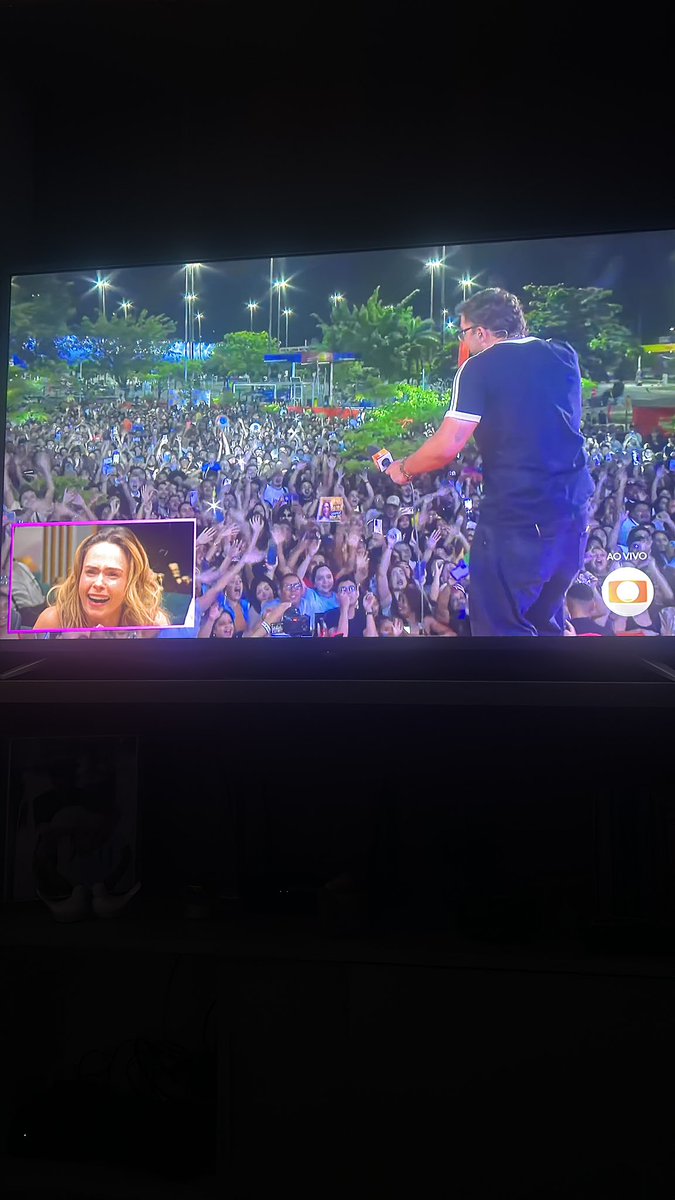 LMegaco's tweet photo. 10 anos atrás aplaudindo  

10 anos após aplaudida 

#bbb26#BBB https://t.co/1XWKLDpiWL