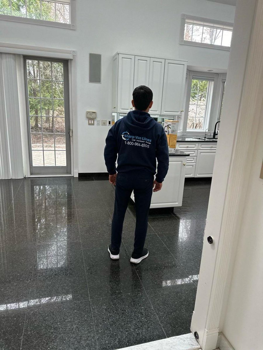 Aleks SharpVanLines tweet media