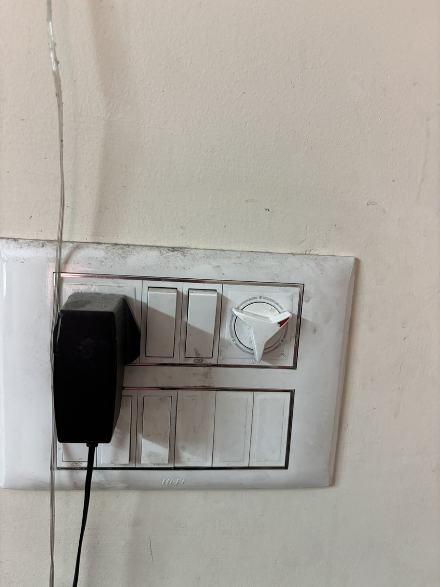krishsthoughts's tweet photo. @nobrokercom @NoBrokerCare 
Booked home cleaning service through nobroker and the service is not satisfactory. They have left many places without cleaning. I even raised complaint for the same but there is no use as they say that they will connect within 24-48hours https://t.co/kfug5rK6SL