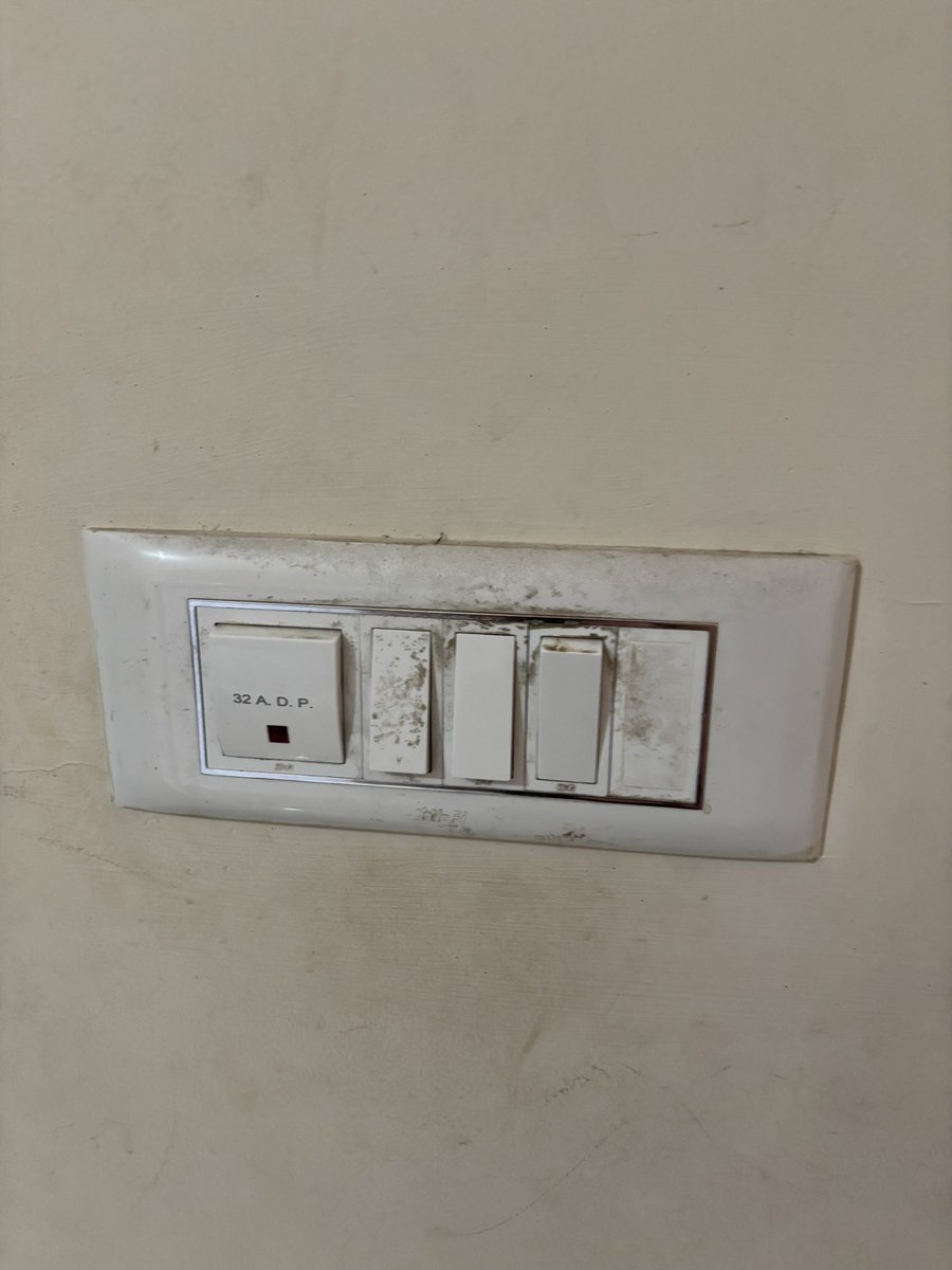 krishsthoughts's tweet photo. @nobrokercom @NoBrokerCare 
Booked home cleaning service through nobroker and the service is not satisfactory. They have left many places without cleaning. I even raised complaint for the same but there is no use as they say that they will connect within 24-48hours https://t.co/kfug5rK6SL