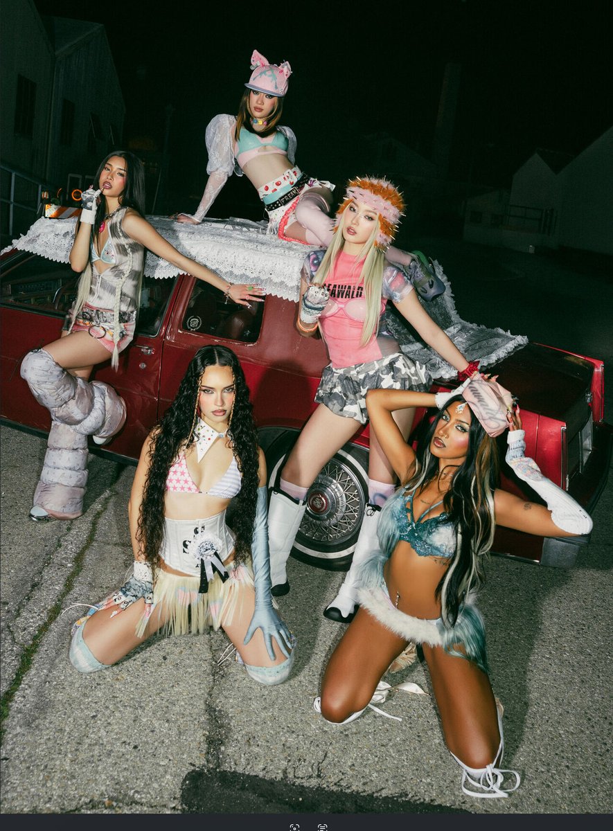 SBS_star's tweet image. “KATSEYE's 'PINKY UP' Debuts at No. 28 on Billboard Hot 100; The 'Coachella Effect' Is Real
👉 Read full story here : sbsstar.net/article/N10085…

#katseye #pinkyup #coachella #billboard #kpop #SBSStar #KEntertainmentNews
Follow @SBS_star for more updates!”