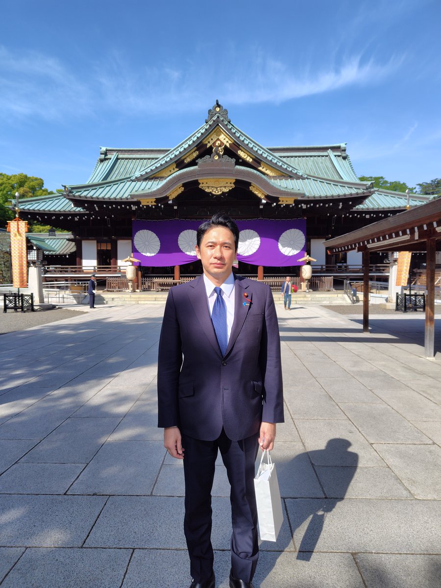 Katoryusho's tweet photo. 超党派「みんなで靖国神社に参拝する国会議員の会」の120人を超える同志とともに、春季例大祭に合わせ靖国神社を参拝しました。
今日のわが国の礎を築いて来られた御霊に哀悼の誠を捧げるとともに、平和と繁栄への感謝を胸に、国民の命と暮らしを守り抜く決意を新たにいたしました。 https://t.co/6k8uvWcbH8