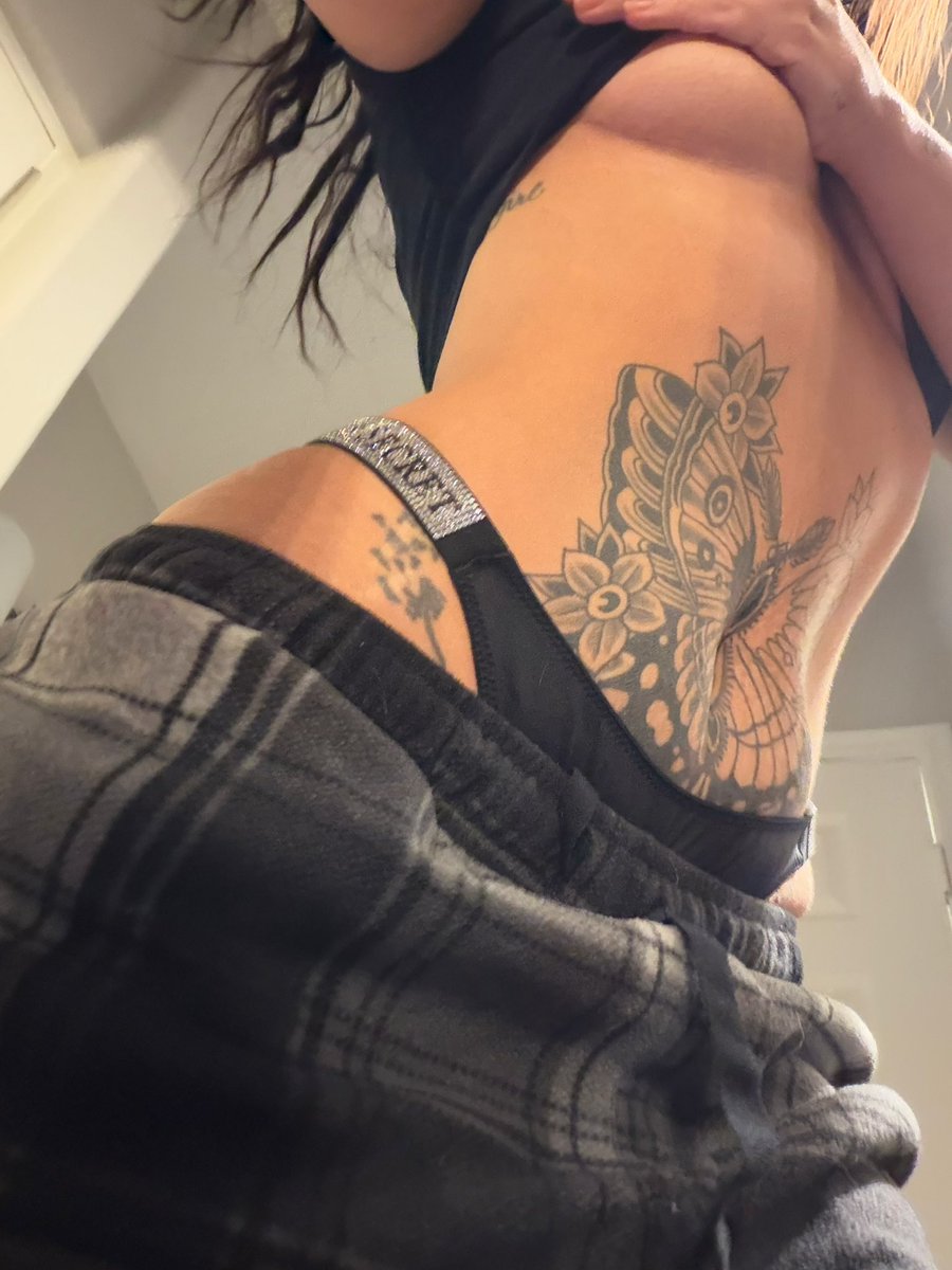 ashleyraee tweet media